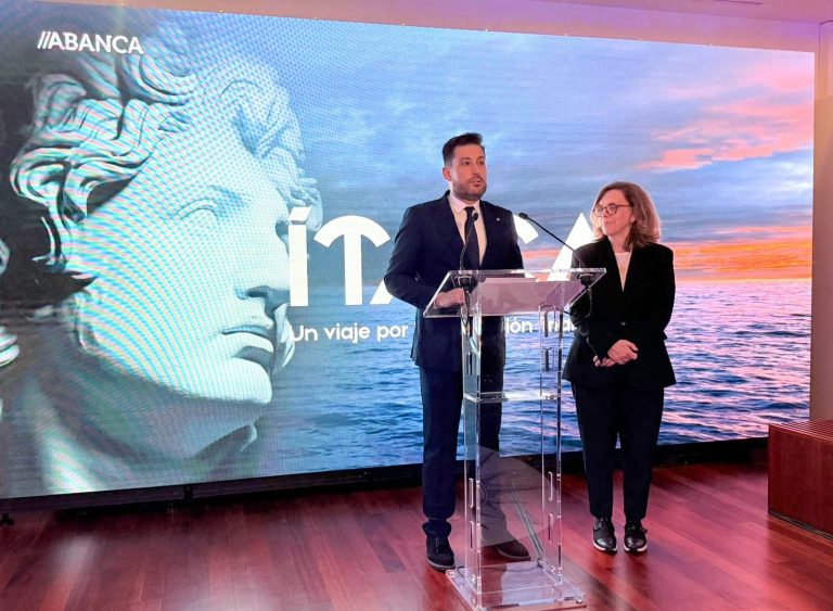 La exposición ‘Ítaca’, un viaje mitológico por la educación financiera, llega a Santiago