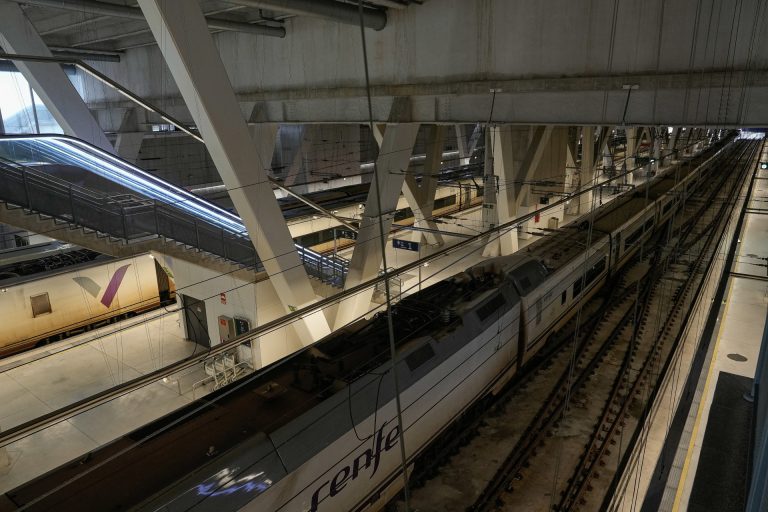 Incidencias ferroviarias afectan a la circulación de un regional Vigo-A Coruña y el Alvia Vigo-Barcelona