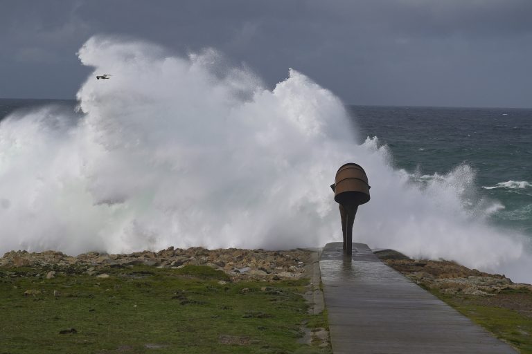 Alerta amarilla por olas de hasta 5 metros en la Costa da Morte este jueves