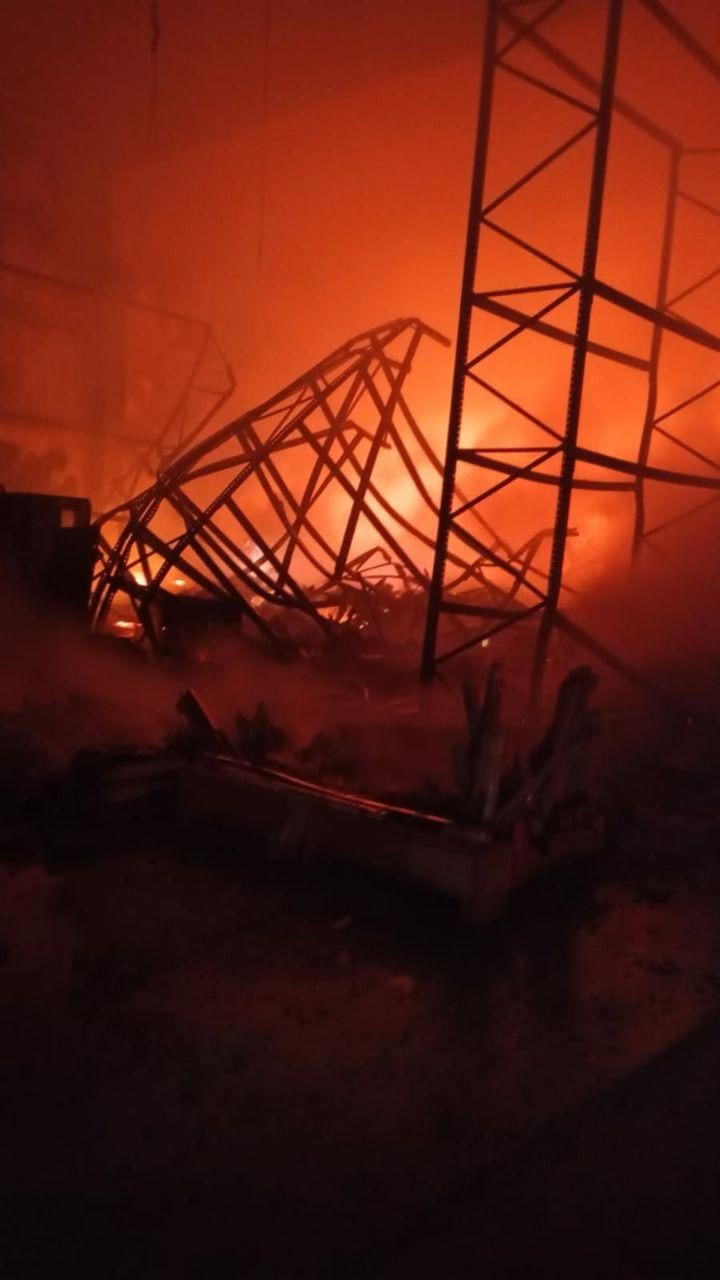 Sucesos.- Un incendio causa daños cuantiosos en una nave del polígono Espírito Santo en Sada (A Coruña)