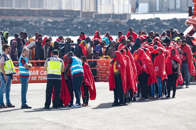 El Gobierno eleva de 16.016 a 17.081 el número de plazas de las CCAA para acoger a menores migrantes, 940 en Galicia
