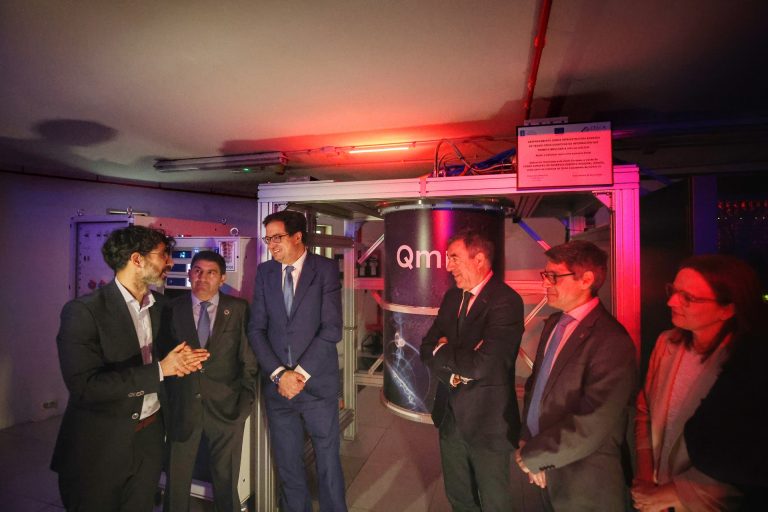Digital.- El ministro Óscar López visita el CESGA, «clave» en las políticas nacionales de IA, computación y datos