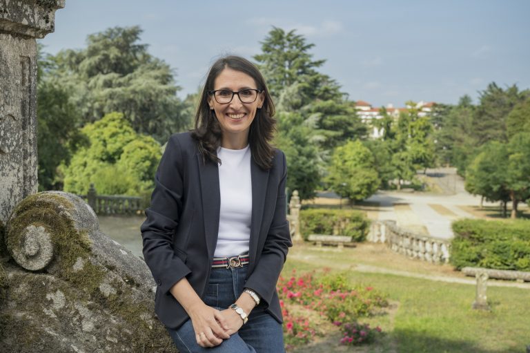 AV.- Rosa Crujeiras toma posesión como primera rectora de la USC y asume el cargo como una «responsabilidad histórica»