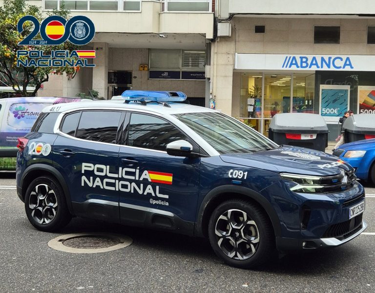 Sucesos.- Dos detenidos en Vigo por robar una tarjeta bancaria y hacer pagos fraudulentos y extracciones de dinero