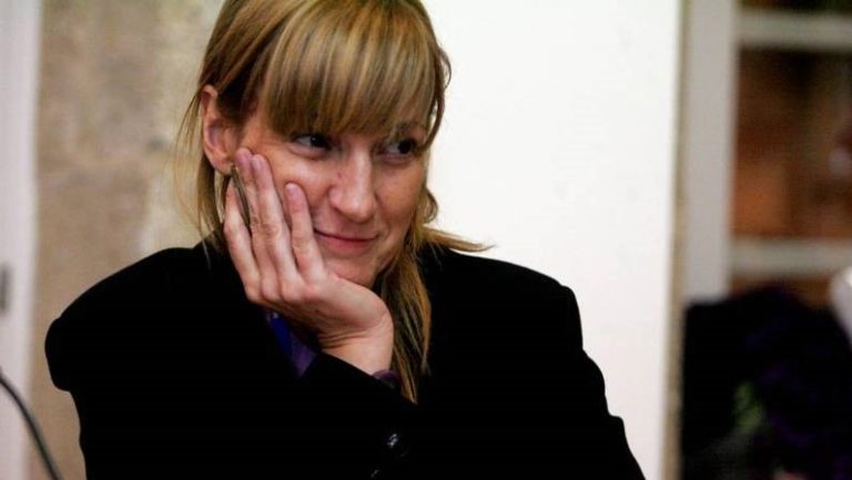 La RAG presenta el documental sobre Begoña Caamaño en el instituto de Coia en el que estudió