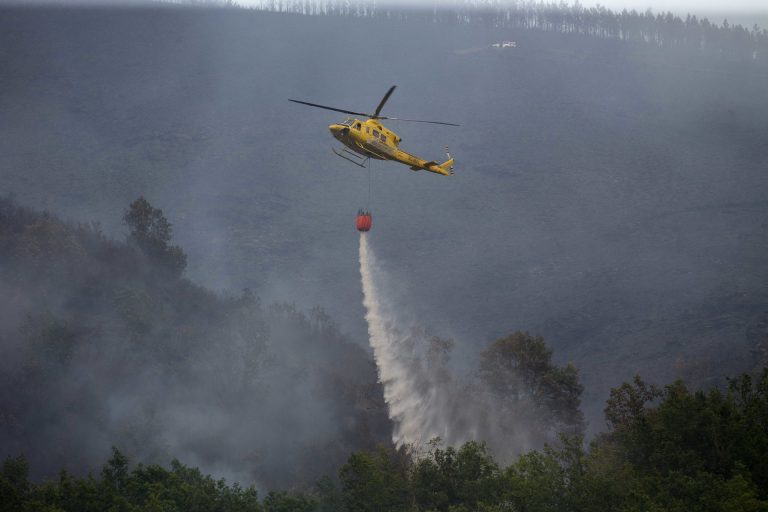 Rural.- Un incendio forestal ya extinguido calcinó 9,7 hectáreas en Lobios (Ourense)
