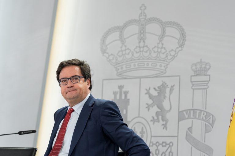 Óscar López defiende que su Gobierno es el que más invirtió en Galicia: «Si Rueda quiere copiar a Ayuso llega tarde»