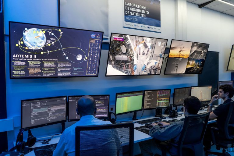 Digital.- Investigadores de la UVigo reúnen 10 terabytes de información en el seguimiento de la misión Artemis