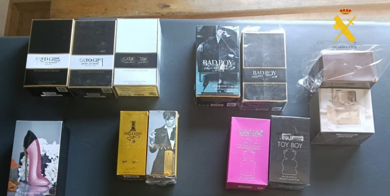 Detenida una quincuagenaria por vender colonias de imitación en la feria de Becerreá (Lugo)