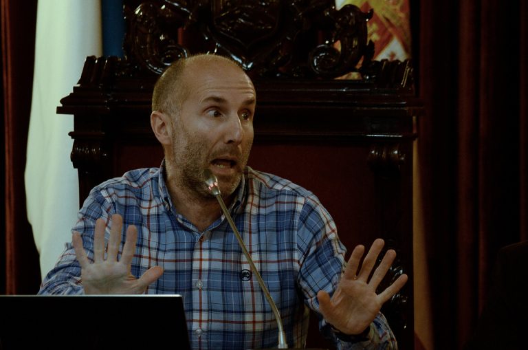 AV.-Imputado Jácome por prevaricación continuada al cobrar dedicación exclusiva como alcalde y ser dueño de una TV local