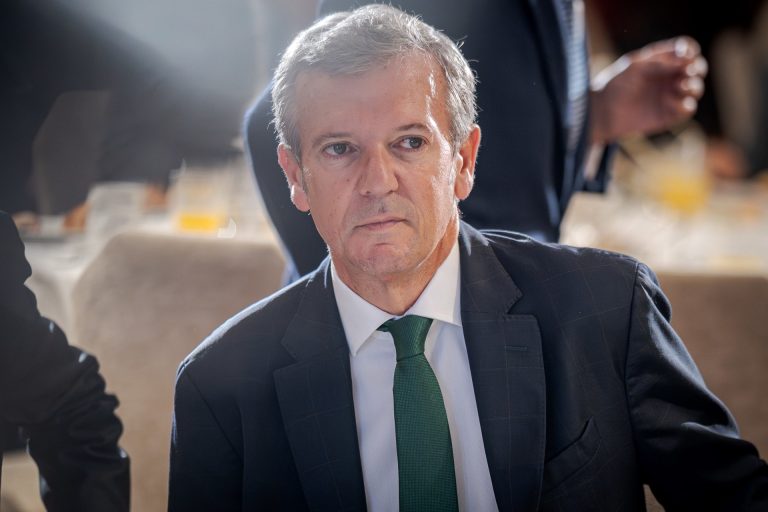 Rueda acusa al Gobierno de «no escuchar a las comunidades» en la regularización de migrantes
