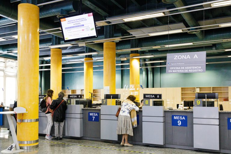 El Gobierno publica la resolución que rebaja la jornada semanal a 35 horas a los 220.000 empleados de la AGE