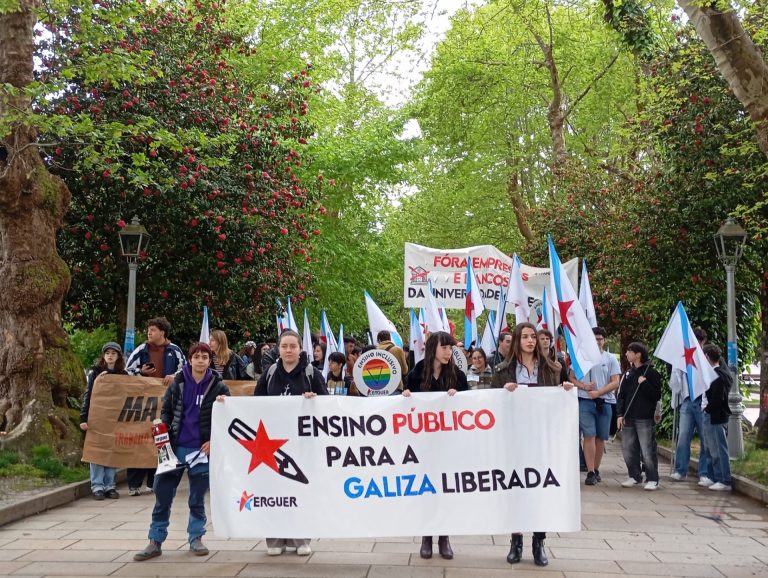 Estudiantes en huelga se movilizan en Galicia por una enseñanza «accesible» y alertan de un «proceso privatizador»