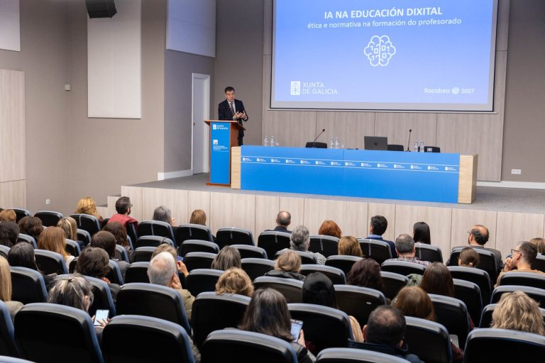 La formación digital del profesorado será obligatoria en Galicia y se valorará en oposiciones con la nueva ley educativa