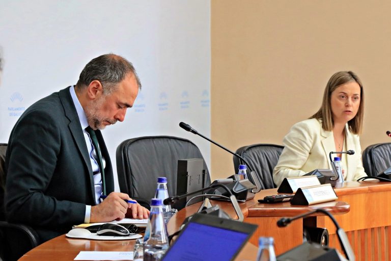 La Xunta espera cerrar este año el traspaso de permisos de trabajo y se queja del «impuesto revolucionario» de la AP-9