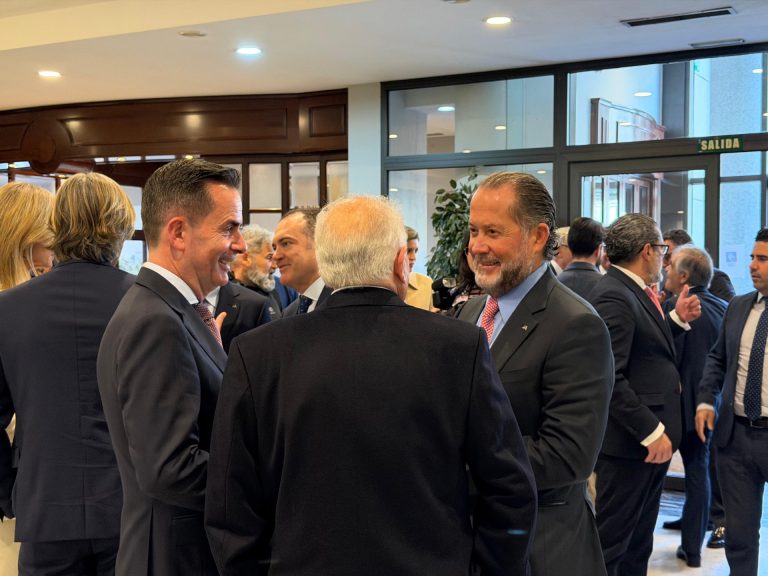 Escotet reitera el compromiso de Abanca con el tejido empresarial gallego y alerta de las repercusiones de la guerra