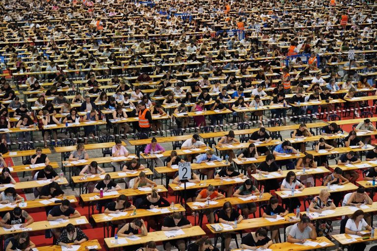Más de 15.000 personas se inscriben en las oposiciones de Educación que se celebrarán este verano