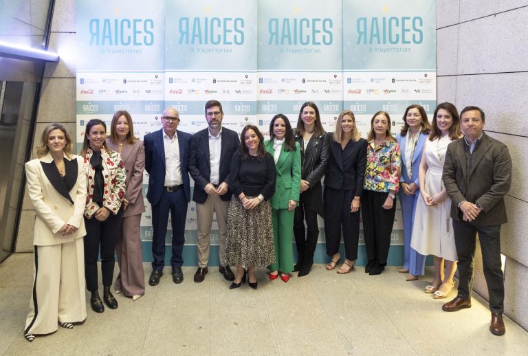 La alcaldesa de A Coruña destaca el liderazgo femenino como motor de transformación