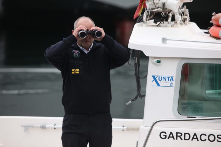 Decomisan 40 kilos de pulpo y 11 kilos de centollo en las rías de Vigo y Arousa