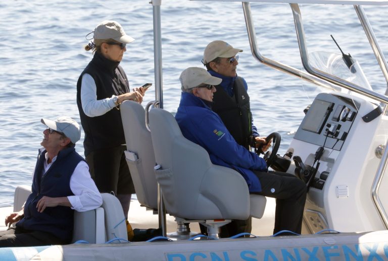 Juan Carlos I abandona Sanxenxo (Pontevedra) tras pasar cinco días y recibir la visita de la infanta Elena