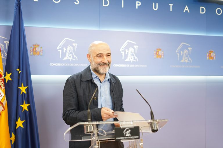 El BNG pide al Gobierno que atienda las demandas de los controladores áereos y revierta la privatización de las torres