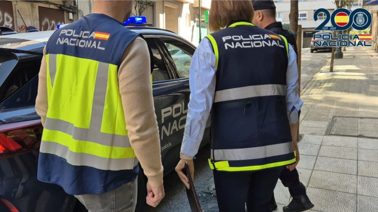 Una investigación iniciada en Vigo permite desmantelar una red que estafaba a extranjeros con falsas ofertas de empleo