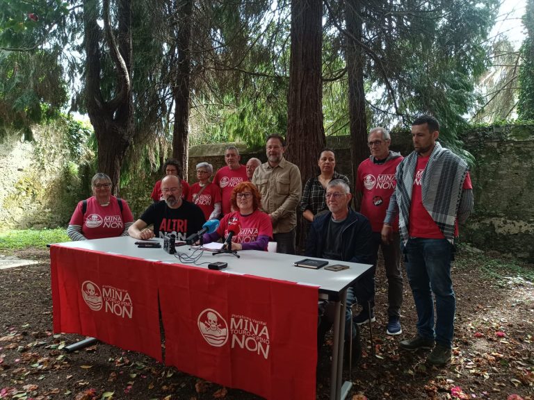 Plataforma contra a Mina de Touro-O Pino denuncia «trabas» de la Xunta a la participación ciudadana: «No nos va a parar»