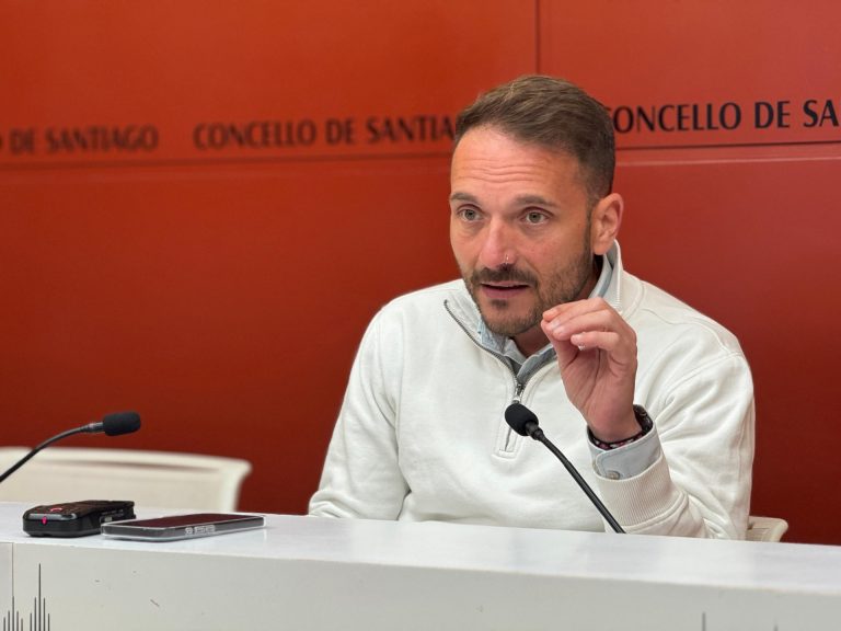 El PP de Santiago denuncia «impagos» al servicio de comedor escolar y el gobierno local los achaca a «motivos técnicos»