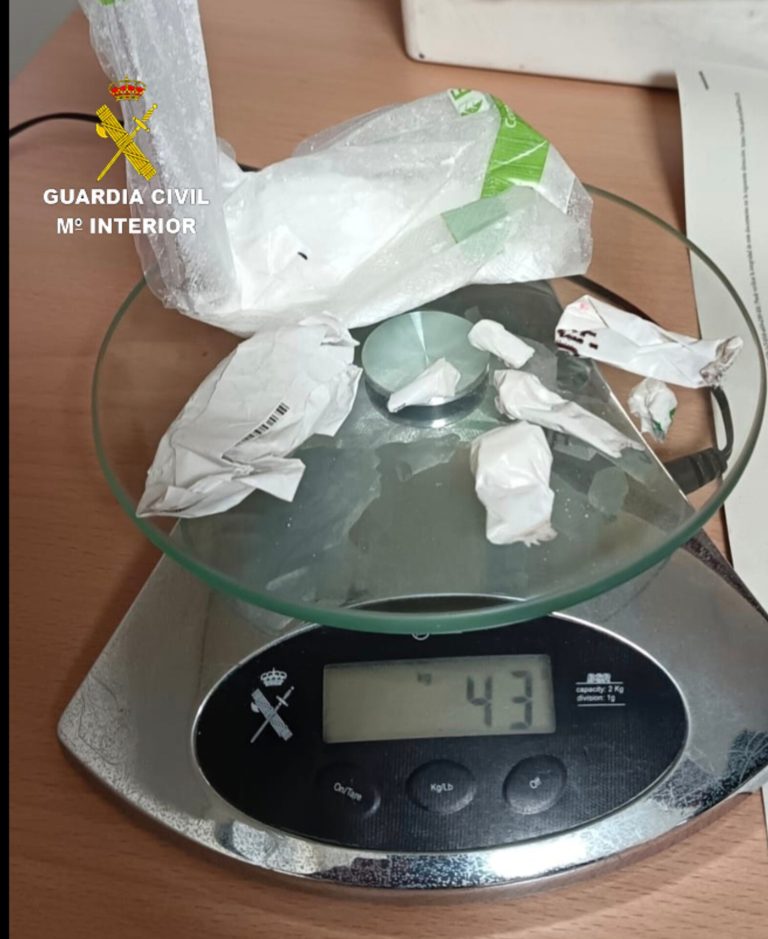 Sucesos.- Investigados dos vecinos de Bueu (Pontevedra) a los que sorprendieron con 40 gramos de cocaína en un coche