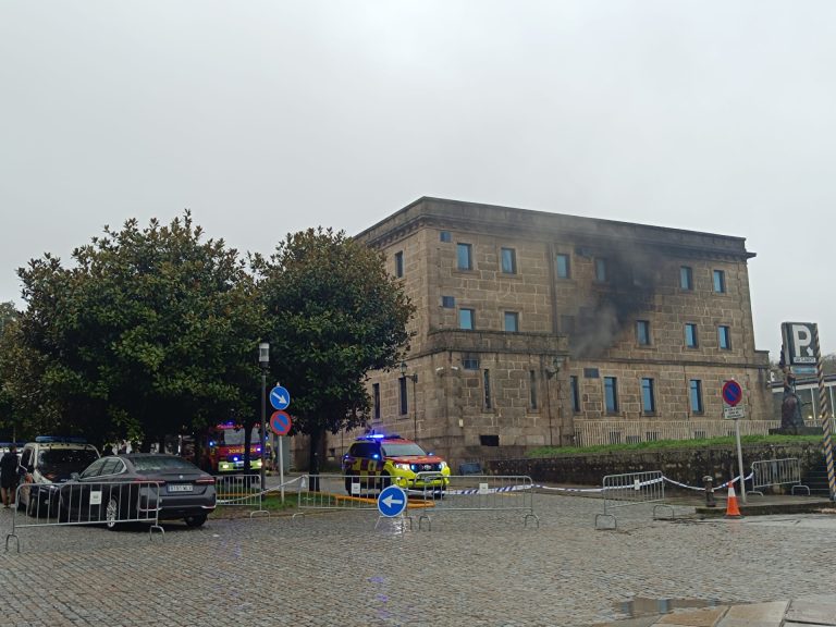 Policías denuncian el «abandono» del Ministerio del Interior tras el incendio de la comisaría de Santiago