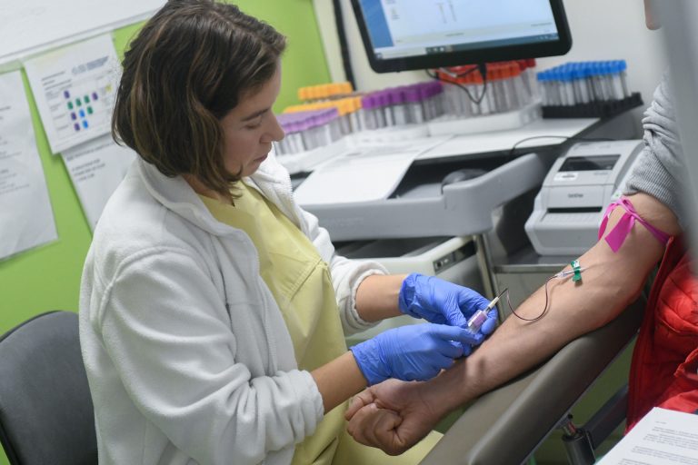 La Xunta iniciará el 11 de mayo la recogida de muestras de sangre para el Proxecto Xenoma en Ferrol