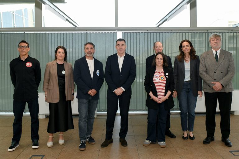 AMP3.- El profesorado gallego de Secundaria impartirá desde septiembre dos horas menos de clase
