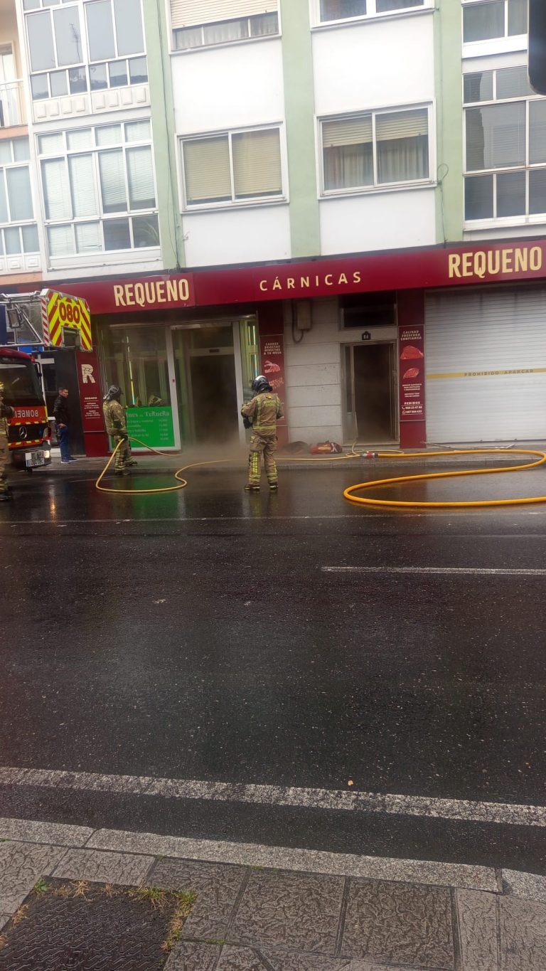 Arde por completo una carnicería en Ourense sin registrar daños personales