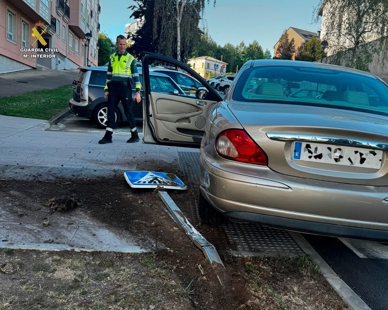 Detenido un conductor drogado tras huir de un control de la Guardia Civil y acabar chocando en Oleiros
