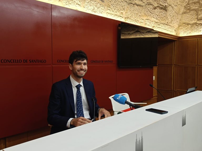 Raxoi prevé que la zona tensionada entre en vigor «antes de julio» e irá de la mano de tres programas de medidas