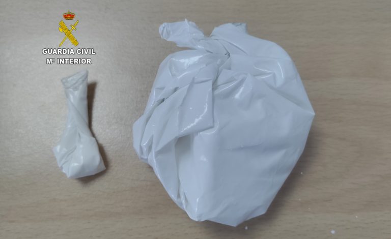 Interceptan en Barro (Pontevedra) a un motorista drogado que ocultaba cocaína en sus genitales