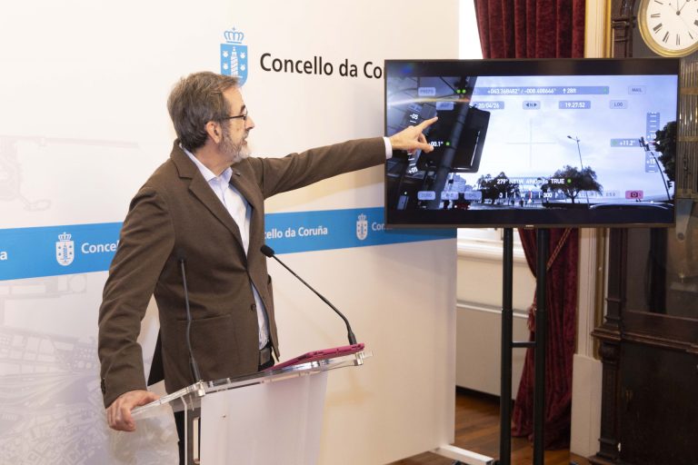 El Ayuntamiento de A Coruña presenta unos visores interactivos para la observación del eclipse total del 12 de agosto