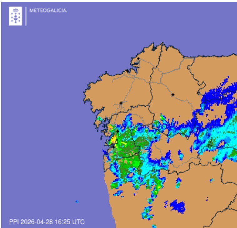 Las tormentas avanzan de sur a norte en Galicia en una tarde con cientos rayos: MeteoGalicia pide precaución en coches