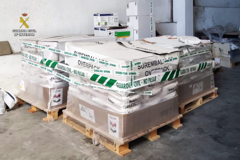 Intervienen casi cuatro toneladas de productos fitosanitarios ilegales en Santa Comba (A Coruña)