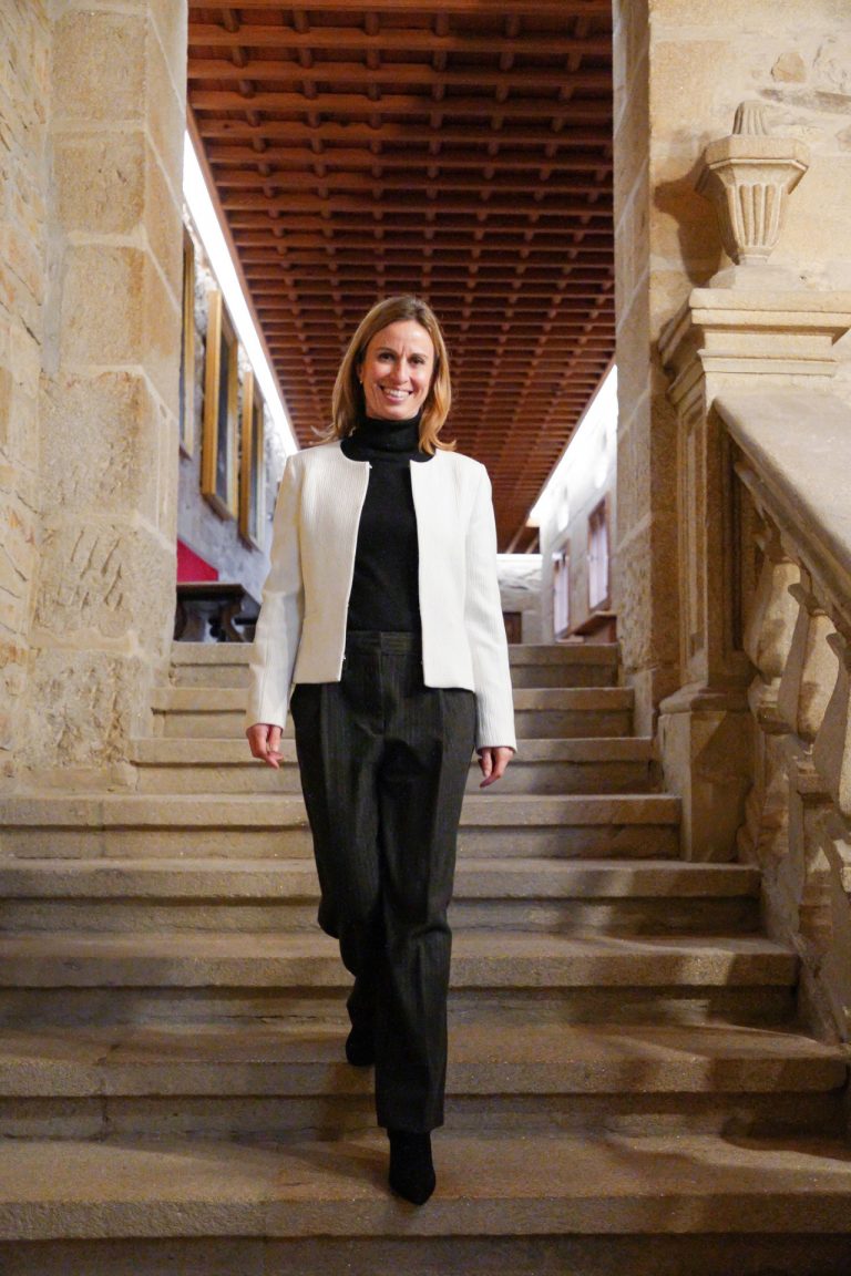 La catedrática de la USC Maite Flores, nombrada presidenta de la Sociedad Española de Óptica