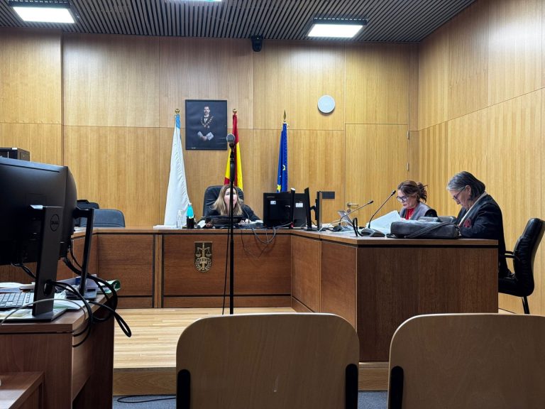 Acusado de amenazar con azadón a un vecino octogenario en Rairiz (Ourense) sostiene que «no se demostró su culpabilidad»