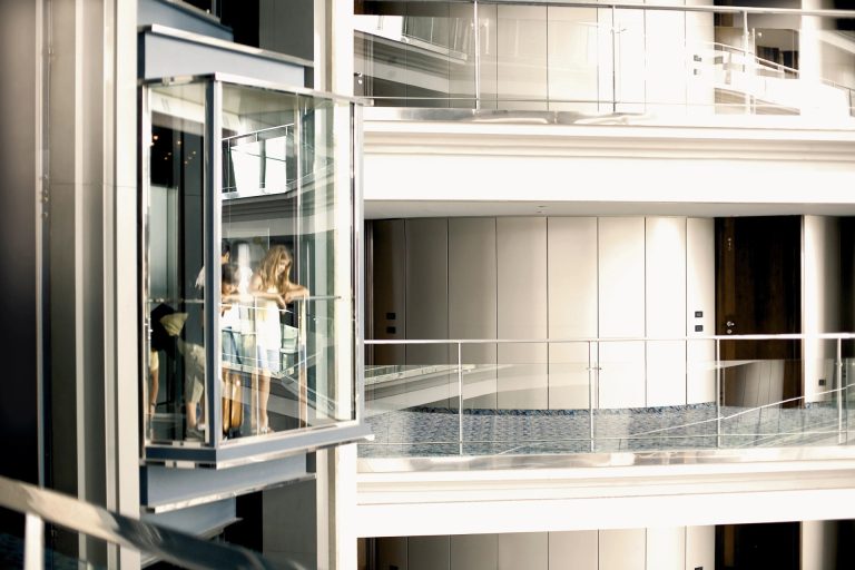 El fabricante de ascensores Kone comprará a su competidor TKE, con varias oficinas en Galicia, por 29.400 millones