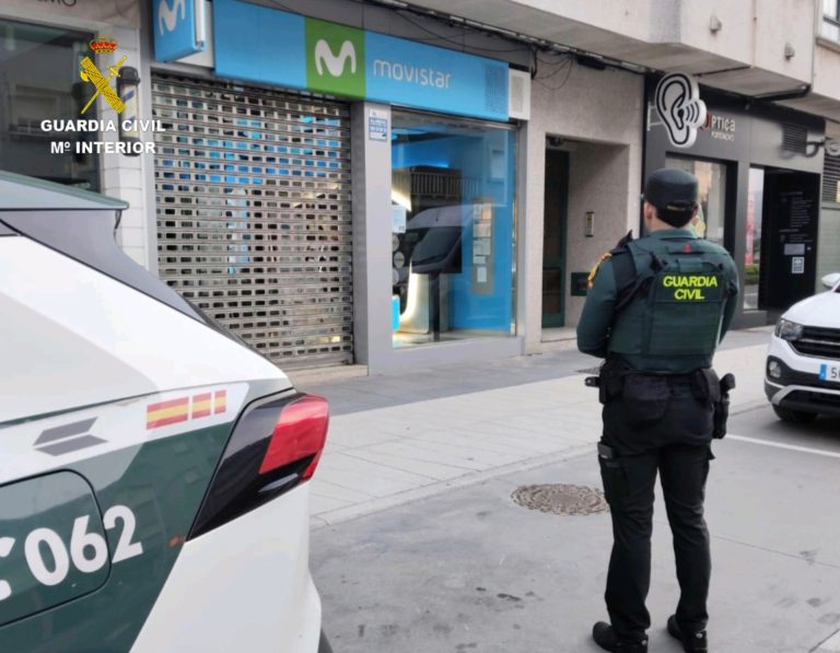 Detenido un exempleado de una tienda de telefonía de Sanxenxo por robar móviles valorados en 23.000 euros