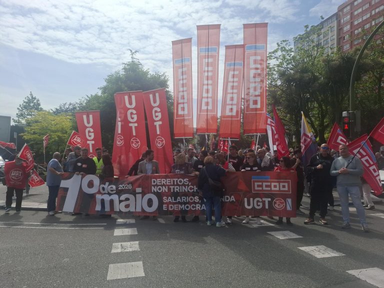 AV.- Miles de personas exigen «salarios, vivienda y democracia» en la protesta de UGT y CCOO por el 1 de Mayo