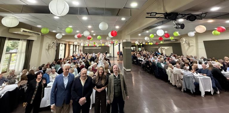 La conselleira de Política Social reivindica la labor de los centros gallegos en Argentina