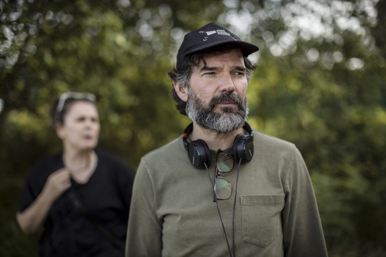 El cineasta Ángel Santos reivindica la «pausa» y su Galicia natal en ‘Así chegou a noite’: «No me interesa el exotismo»