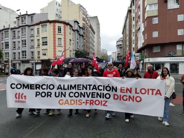 Personal del comercio de alimentación de A Coruña protesta por la «paralización» de la negociación del convenio
