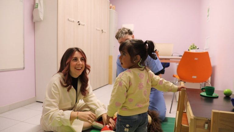 Un proyecto gallego para la infancia sorda, finalista de los Premios Inocente