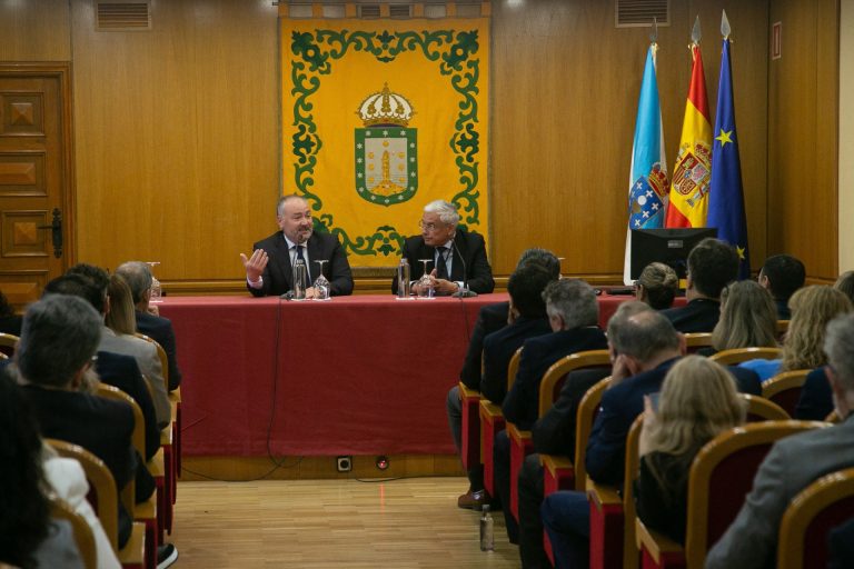 Expertos en Derecho Administrativo debaten en Bergondo (A Coruña) sobre el impacto de la IA