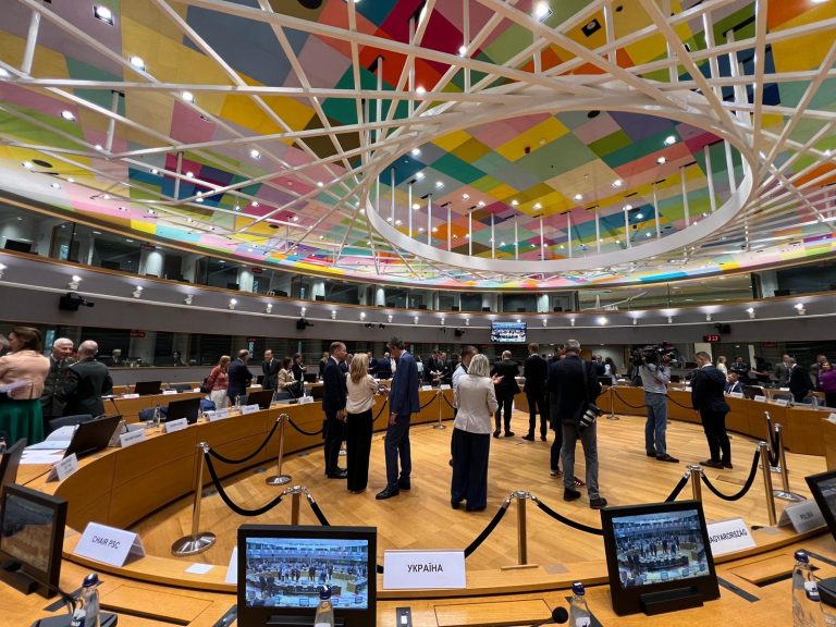 Bruselas autoriza a España ampliar las ayudas a la industria por el coste eléctrico vinculado al CO2